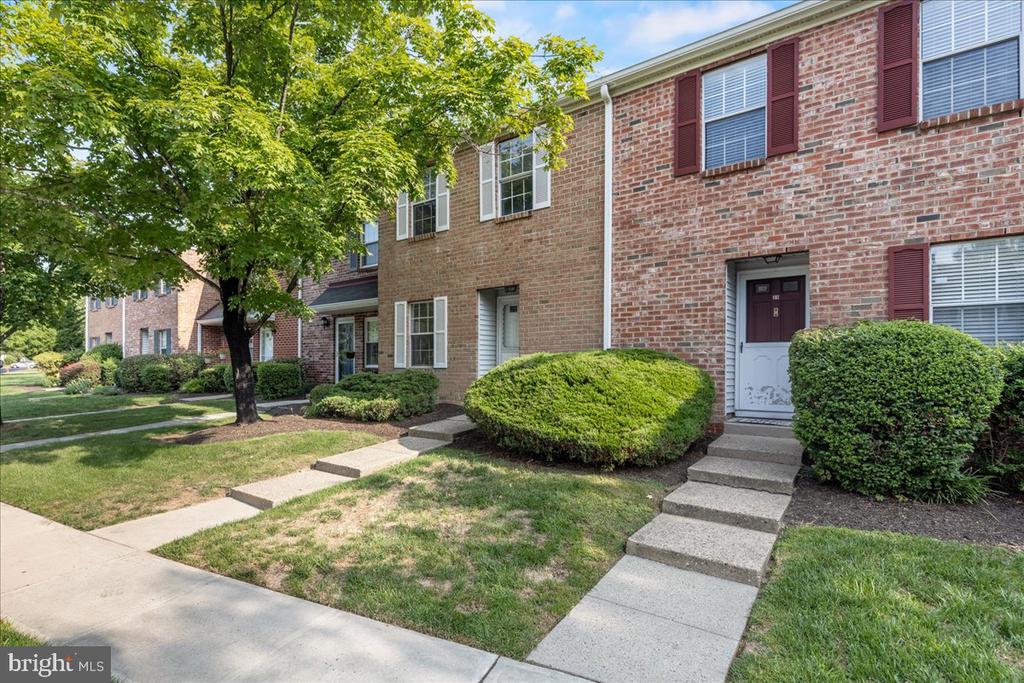 Quince Ct, Lawrence Township, NJ 08648