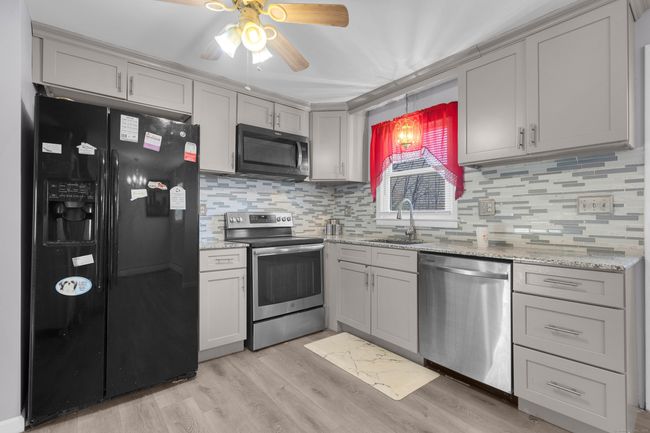 4 Alexander Rd, House other with 3 bedrooms, 3 bathrooms and 4 parking in Bloomfield CT | Image 7