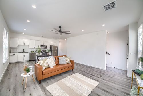 2066 Dry Crk, Canyon Lake, TX, 78133-2371 | Card Image
