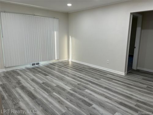 10731 Albany St, Oak Park, MI, 48237-3910 | Card Image