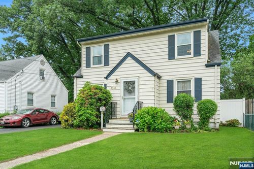 10-14 1st St, Fair Lawn, NJ, 07410-1066 | Card Image