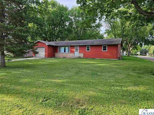 395 W Minnesota St, Le Center, MN, 56057-1005 | Card Image