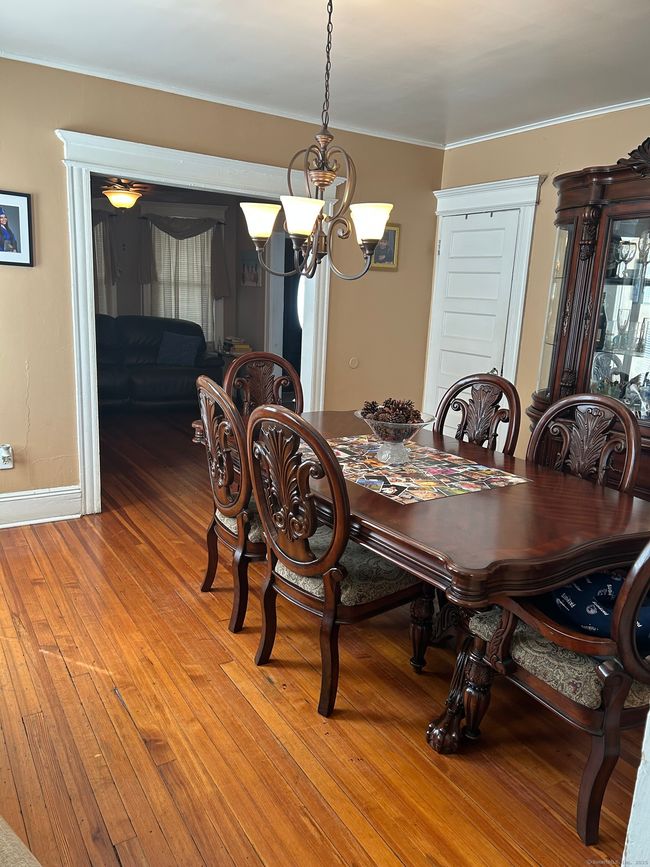 554 Huntington Rd, Home with 6 bedrooms, 4 bathrooms and null parking in Bridgeport CT | Image 4