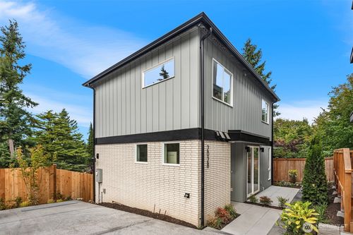 2028 Ne 123rd St, Seattle, WA, 98125-5245 | Card Image