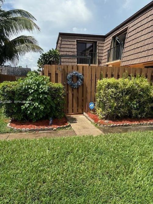964 Springdale Cir, Palm Springs, FL, 33461-6347 | Card Image