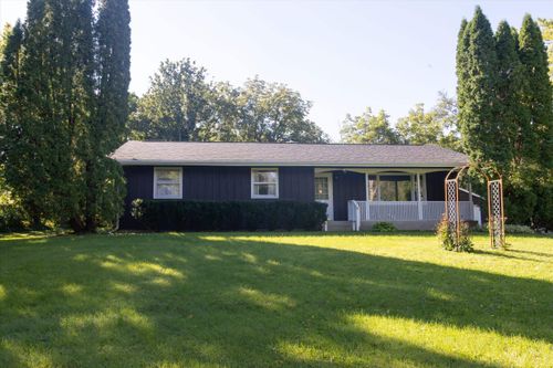 10520 Cemetery Rd, Pecatonica, IL, 61063-9007 | Card Image