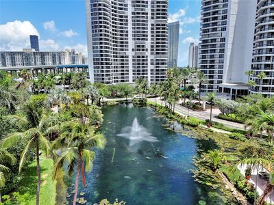 406 - 19101 Ne 36th Ct, Condo with 2 bedrooms, 2 bathrooms and null parking in Aventura FL | Image 2