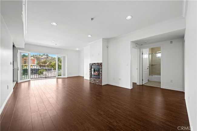 APT-503 - 5633 Carlton Way, Condo with 2 bedrooms, 2 bathrooms and 2 parking in Hollywood CA | Image 5