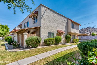 8827 N 12 Th Place, Townhouse with 2 bedrooms, 2 bathrooms and null parking in Phoenix AZ | Image 2