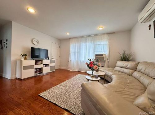 2fl-133 Railroad Avenue, Oyster Bay, NY, 11791 | Card Image