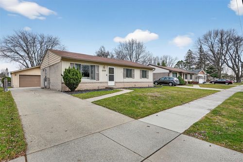 31674 Grove, Fraser, MI, 48026-3604 | Card Image