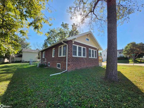 245 W N St, Forest City, IA, 50436-1229 | Card Image