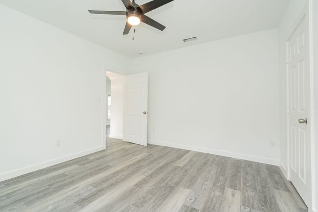 Unfurnished room featuring visible vents, a ceiling fan, light wood-style flooring, and baseboards | Image 18