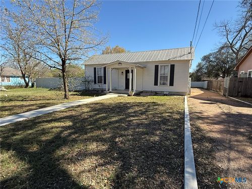 619 E Donegan St, Seguin, TX, 78155-6113 | Card Image