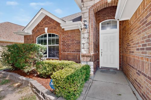 1320 Clearwater Dr, Grand Prairie, TX, 75052-0620 | Card Image