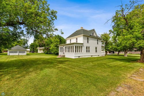 421 2nd St E, Hunter, ND, 58048-4011 | Card Image