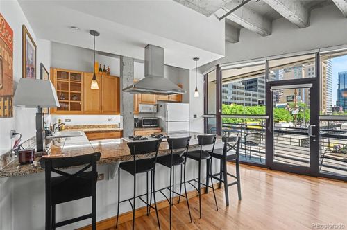 220-1020 15th Street, Denver, CO, 80202 | Card Image