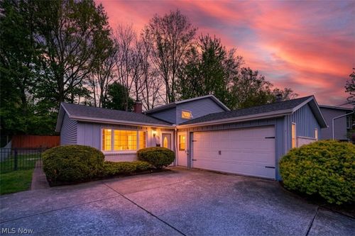 176 Pinewood Dr, Elyria, OH, 44035-6032 | Card Image