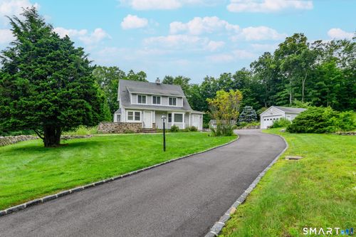 47 Middle River Rd, Danbury, CT, 06811-4315 | Card Image