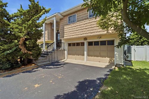 165 Meister Blvd, Freeport, NY, 11520-5936 | Card Image
