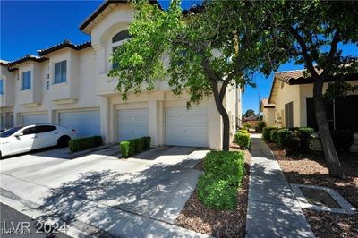 203 - 7241 Indian Creek Lane, Condo with 2 bedrooms, 2 bathrooms and null parking in Las Vegas NV | Image 2