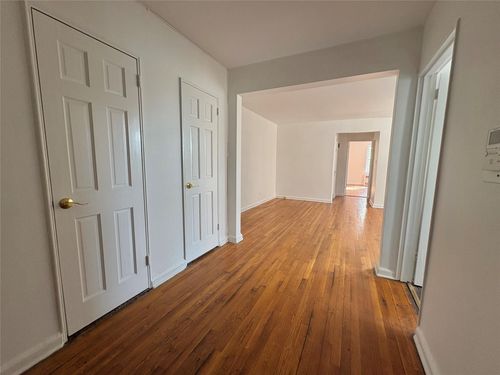 apt-3e-63 Yellowstone Blvd, Forest Hills, NY, 11375-1553 | Card Image