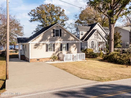 2517 Waccamaw Shores Rd, Lake Waccamaw, NC, 28450-9461 | Card Image