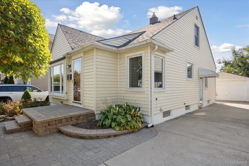 1381 West Blvd, Berkley, MI, 48072-2082 | Card Image
