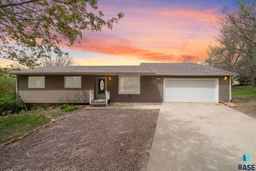 102 Richards Cir Circle, Baltic, SD, 57003 | Card Image
