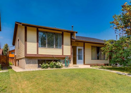 4914 44 Avenue Ne, Calgary, AB, T1Y3P1 | Card Image