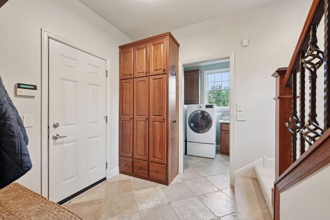 Entry Locker areas | Image 28