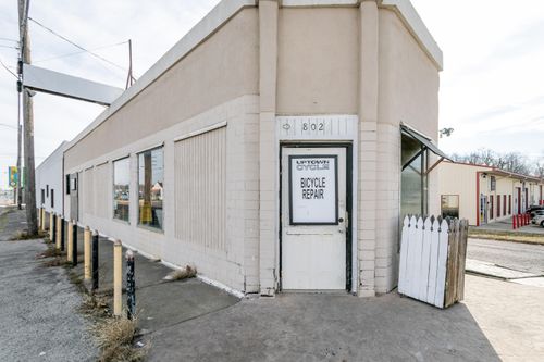 802 E Business Loop 70, Columbia, MO, 65201-3914 | Card Image