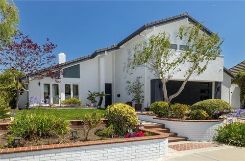 3834 Mistral Dr, Huntington Beach, CA, 92649-2136 | Card Image