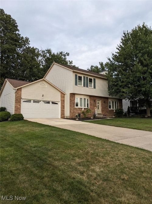 757 Camden Ln, Brunswick, OH, 44212-4301 | Card Image