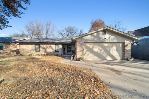 1713 Surrey Drive, Pryor, OK, 74361 | Card Image