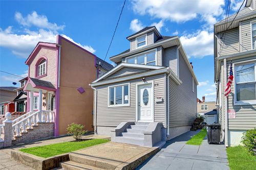 111 116th St, S Ozone Park, NY, 11420 | Card Image