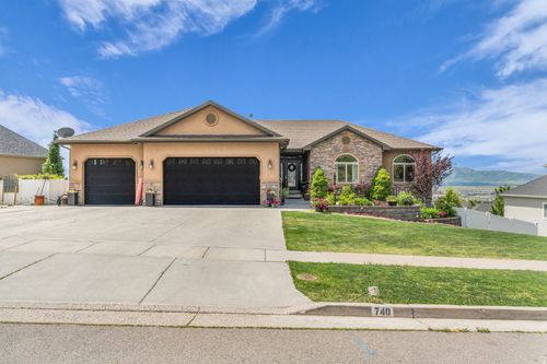 740 E 100 S, Hyde Park, UT, 84318-6705 | Card Image