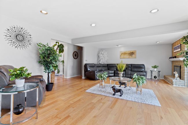 LIVING ROOM | Image 5