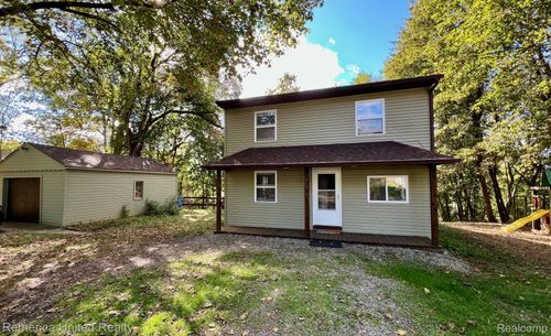 10324 Greenwood Rd, Whitmore Lake, MI, 48189-9101 | Card Image