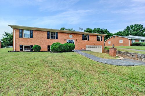 320 Swan Dr, Vinton, VA, 24179-1312 | Card Image