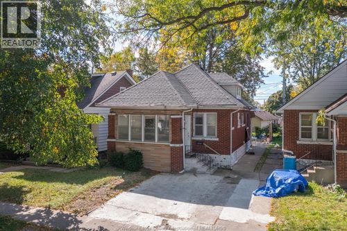 2137 York St, Windsor, ON, N8X1W8 | Card Image