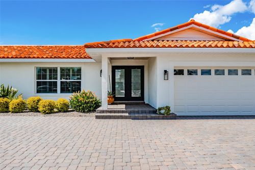 917 Chipaway Dr, APOLLO BEACH, FL, 33572-2708 | Card Image