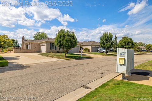 52-50165 Pepper Tree Dr, Macomb, MI, 48044-6116 | Card Image