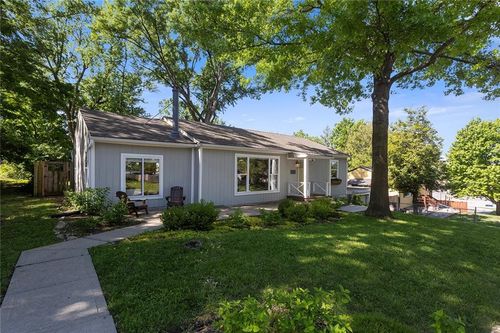1135 Elizabeth St, Liberty, MO, 64068-2024 | Card Image