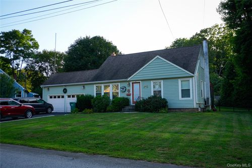 8 Willow Dr, Red Hook, NY, 12571-1816 | Card Image