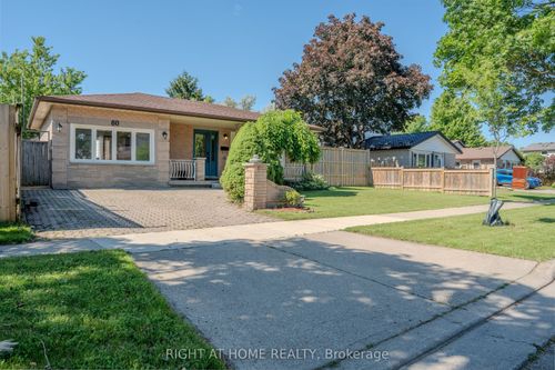 80 Chilton Dr, Stoney Creek, ON, L8J1M4 | Card Image