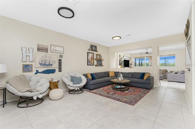 Front Room/Family Room | Image 13