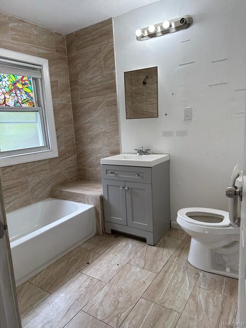 2477 Waverly St, Detroit, MI, 48238-3581 | Card Image