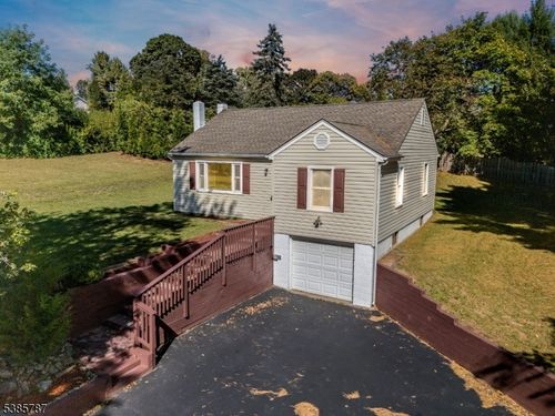 4 Lingert Ave, Clinton, NJ, 08809-1219 | Card Image