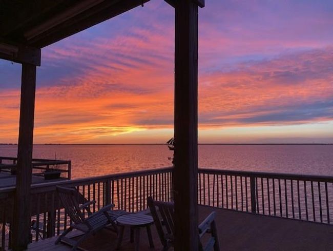 West-facing views that give you front-row seats to vivid sunsets over the water. | Image 46